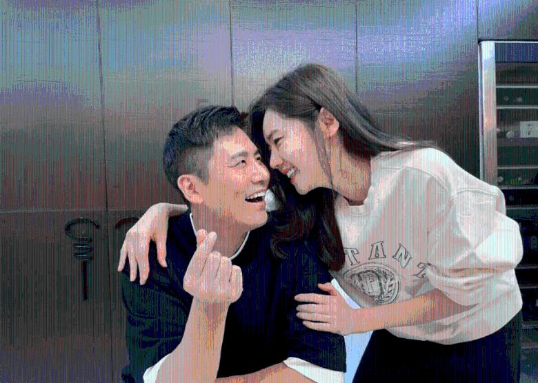 父母带上千斤东北特产来重庆陪女儿女婿过年：想让他们吃好